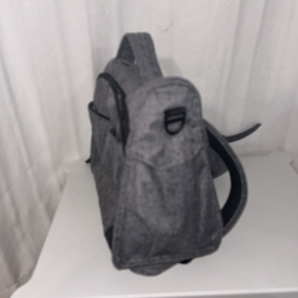 JuJuBe‎ Limited Edition Classical Convertible Diaper Bag - Graphite - Picture 4 of 7